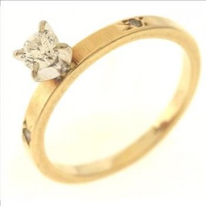 1.8 Gram 14kt Gold Diamond Ring