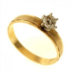 1.8 Gram 14kt Two-Tone Gold Ring With Diamond Accent