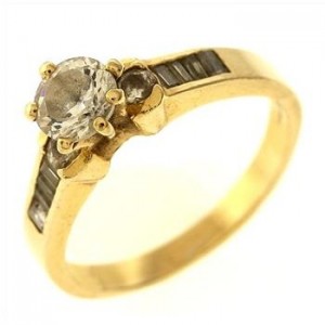 4.6 Gram 14kt Yellow Gold Ring With Colorless Stones