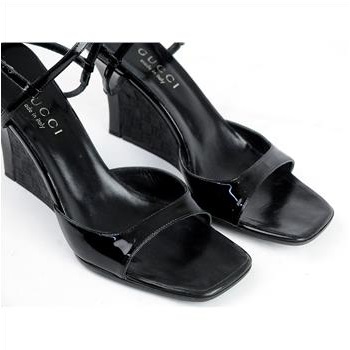 Women's Designer Gucci Shoes - Size 7B - $799.00 Retail