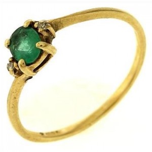 1.3 Gram 10kt Yellow Gold Ring With Green Stone And Diamond Accents