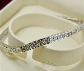 21.15 Grams 18K Gold 8.98 Carats t.w. Diamond Channel Set Tennis Bracelet, retail $5,800