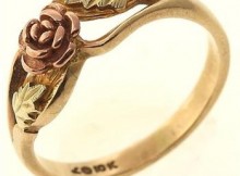 2.4 Gram 10kt Two-Tone Gold Ring
