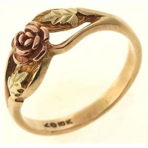 2.4 Gram 10kt Two-Tone Gold Ring