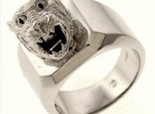 31.6 Gram 18kt White Gold Ring With Treated Sapphires