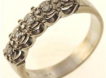 4.2 Gram 14kt White Gold Ring With 0.15ctw Single Cut Diamonds