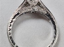 Neil Lane 0.88ctw Wedding/Engagement Ring in 14K Gold (Center Diamond is 0.69ct), Retail $4,270