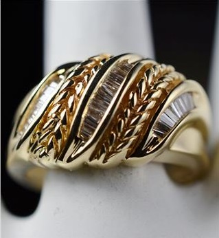 0.42ctw Diamond Ring 10K Yellow Gold Baguette Diamonds, Retail $1,380