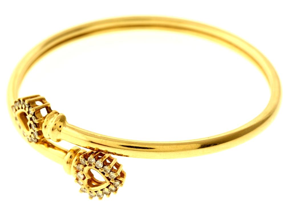 14.8 Gram 14kt Yellow Gold Bracelet With Diamond Accents
