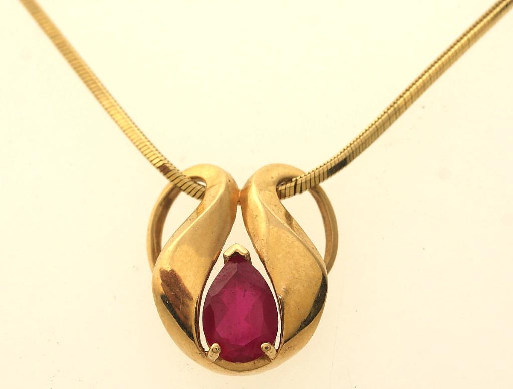 10K Yellow Gold Pendant and 14K Yellow Gold Chain, 2 Pieces